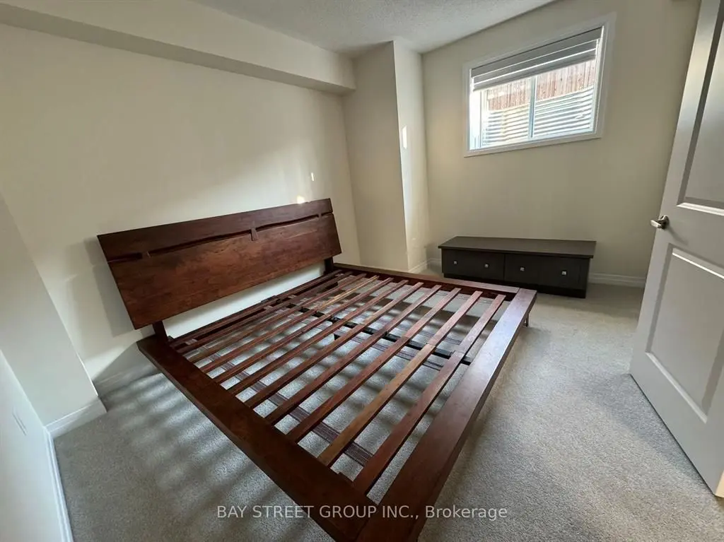 121 SETTLERS RD E, Oakville, ON L6H 7C8