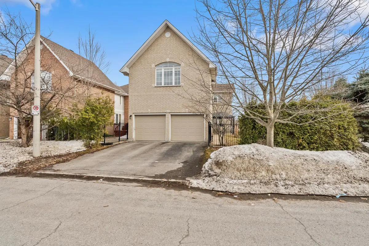 303 Parkin CIR, Blossom Park - Airport And Area, ON K1T 4G8