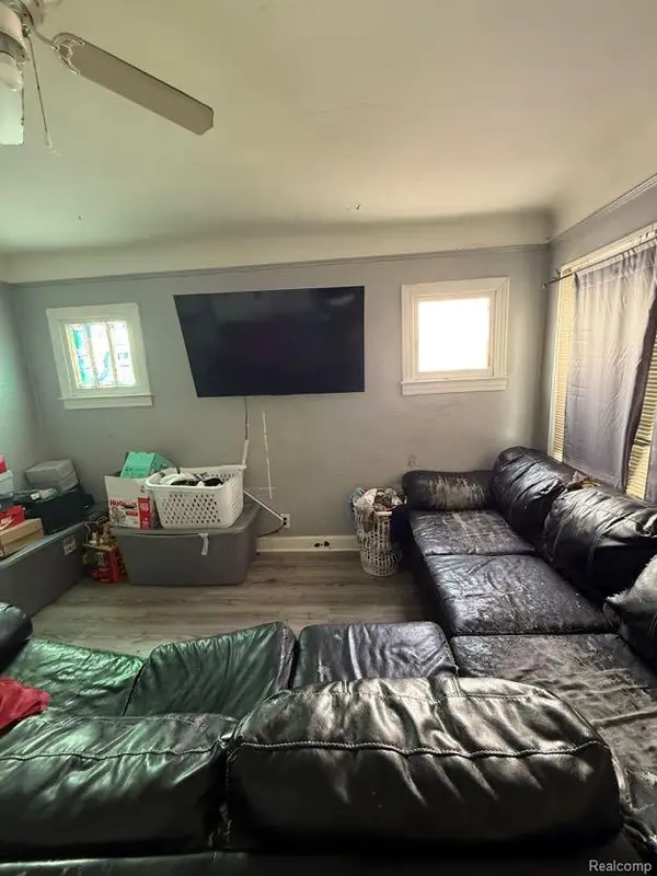 6803 Grandville AVE, Detroit, MI 48228