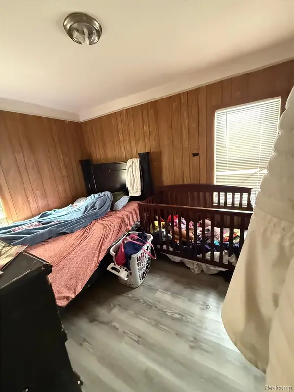 6803 Grandville AVE, Detroit, MI 48228