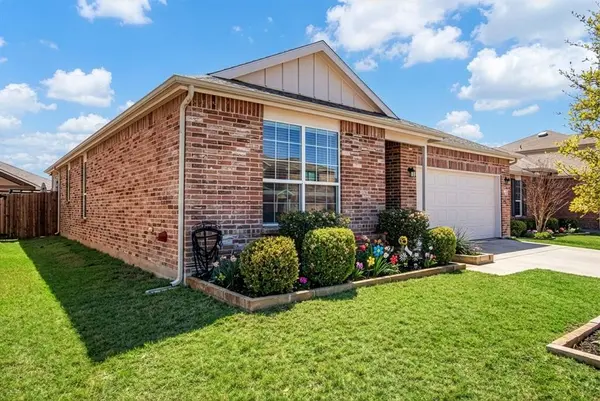 2432 Barzona Drive, Fort Worth, TX 76131