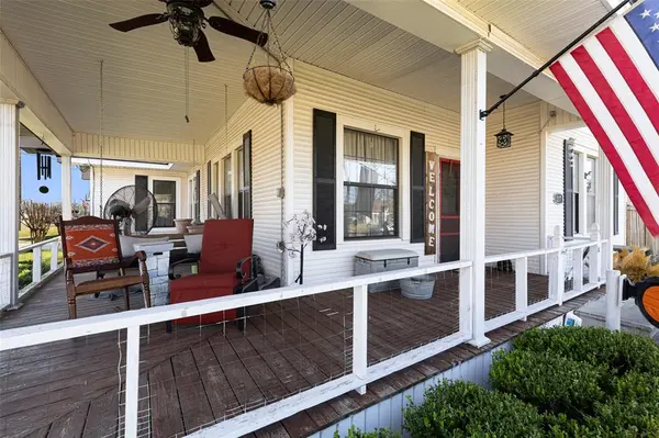 217 N Montgomery Street, Gilmer, TX 75644