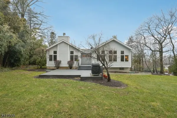 27 Oak Pl, North Caldwell Boro, NJ 07006