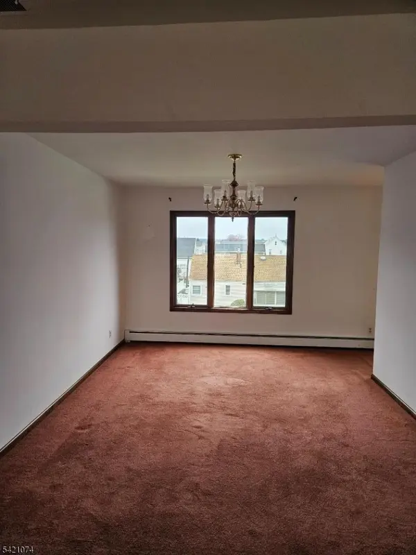 11 Alpine St, Garfield City, NJ 07026