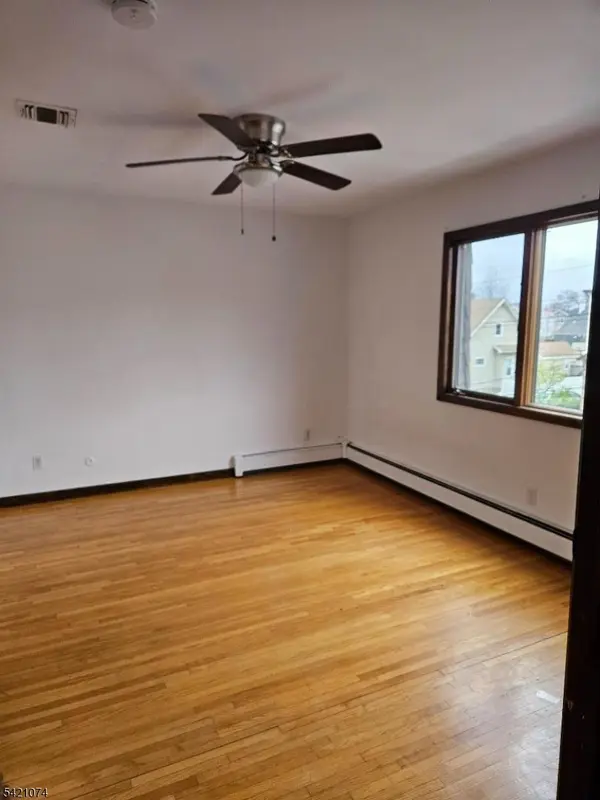 11 Alpine St, Garfield City, NJ 07026