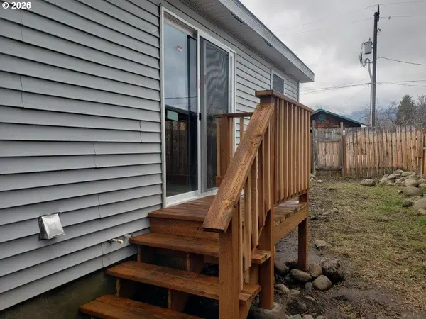 907 S COLLEGE ST, Joseph, OR 97846