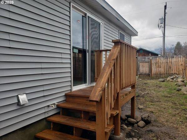 907 S COLLEGE ST, Joseph, OR 97846