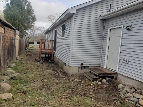 907 S COLLEGE ST, Joseph, OR 97846