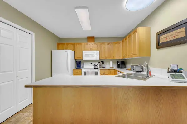 3621 51 AVE #B, Red Deer, AB T4N 4G3