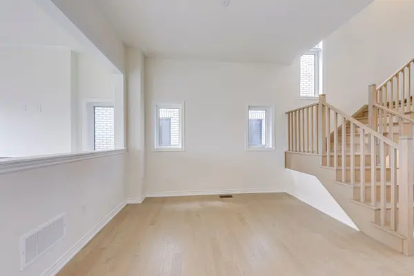 681 Catalina MNR, Pickering, ON L1X 0V1