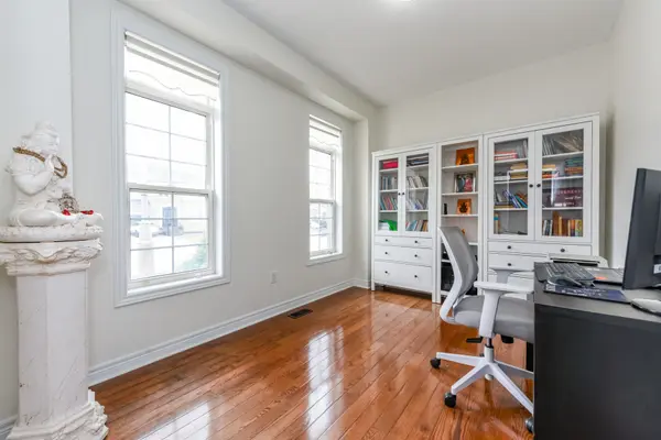 22 Jacksonville DR, Brampton, ON L6P 2Z3