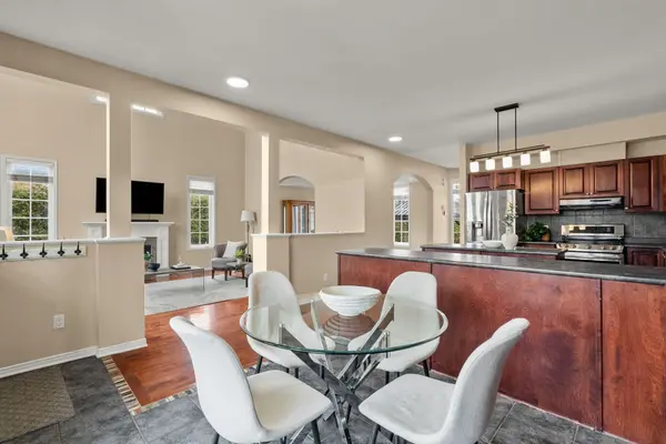 303 Parkin CIR, Blossom Park - Airport And Area, ON K1T 4G8