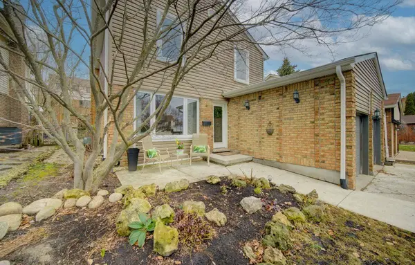 15 Deerwood CRES, Kitchener, ON N2N 1R4