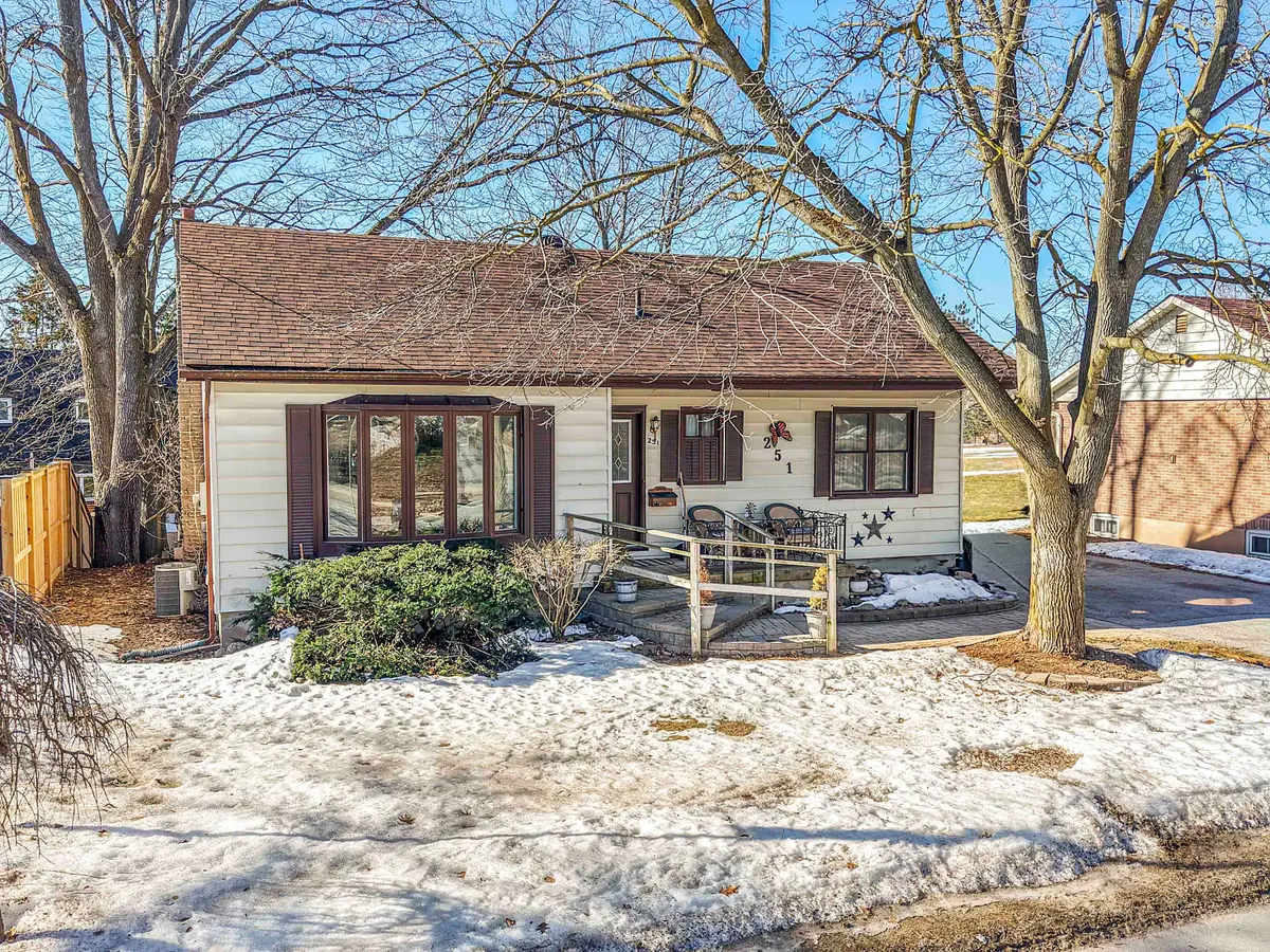 251 Codrington ST, Barrie, ON L4M 1S6