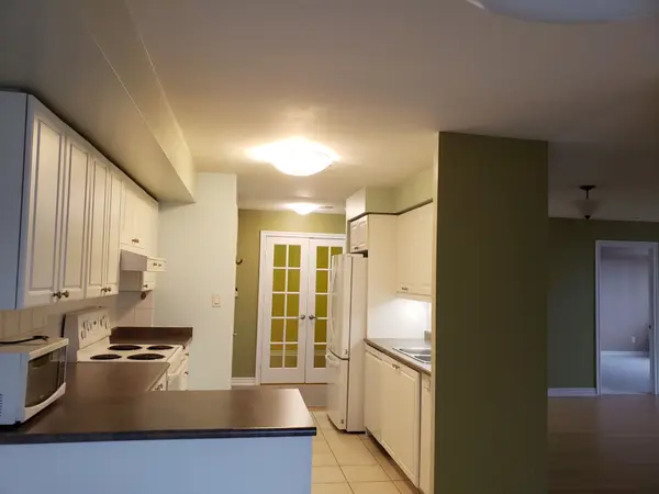 3880 Duke of York BLVD #415, Mississauga, ON L5B 4M7