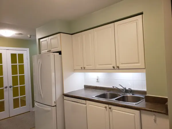 3880 Duke of York BLVD #415, Mississauga, ON L5B 4M7