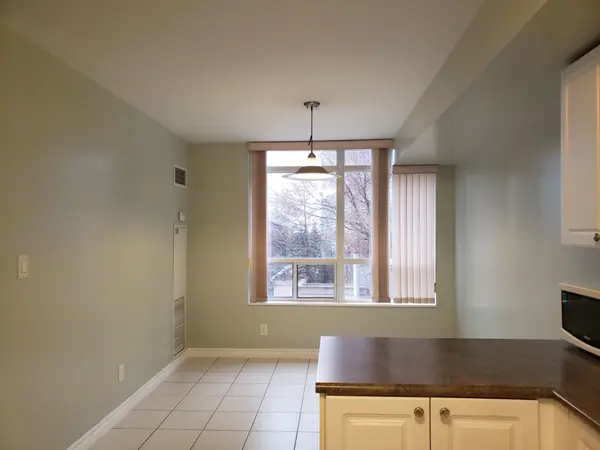 3880 Duke of York BLVD #415, Mississauga, ON L5B 4M7