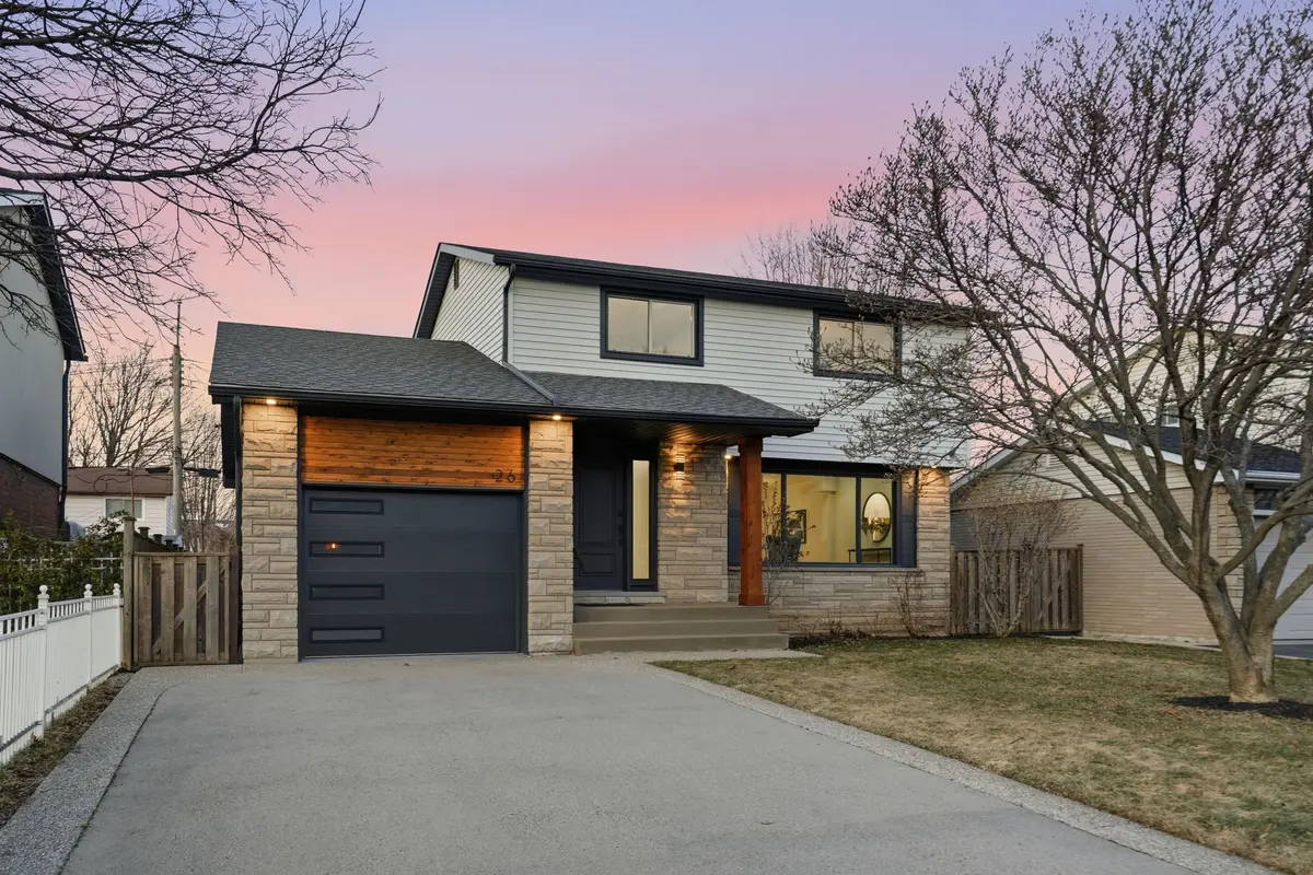 26 Clifton Downs RD, Hamilton, ON L9C 2P2
