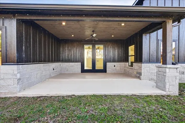 114 Castlewood Road, Enchanted Oaks, TX 75156