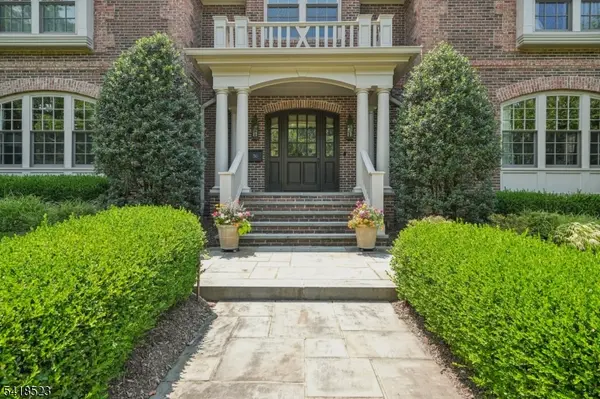 30 Robert Dr, Millburn Twp., NJ 07078