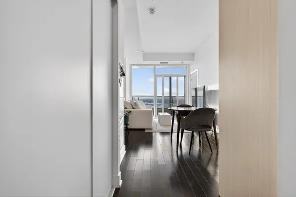 181 Bedford RD #2409, Toronto C02, ON M5R 0C2