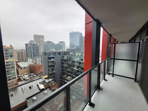 180 Front ST E #1801, Toronto C08, ON M5A 0K9