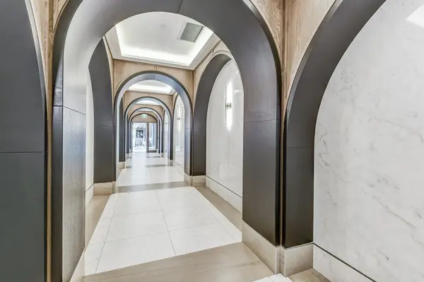 20 Inn On The Park DR #543, Toronto C13, ON M3C 0P8