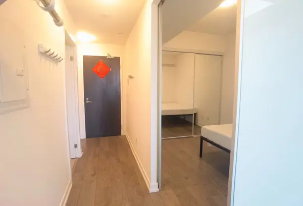 297 College ST #822, Toronto C01, ON M5T 1S2