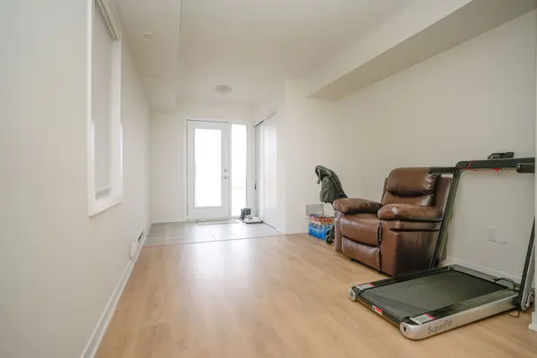 1865 Pickering Pkwy #201, Pickering, ON L1V 0H2