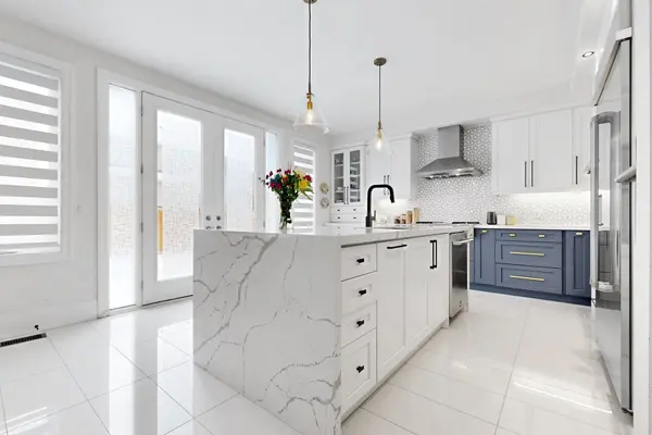 158 Walter English DR, East Gwillimbury, ON L9N 0Y8