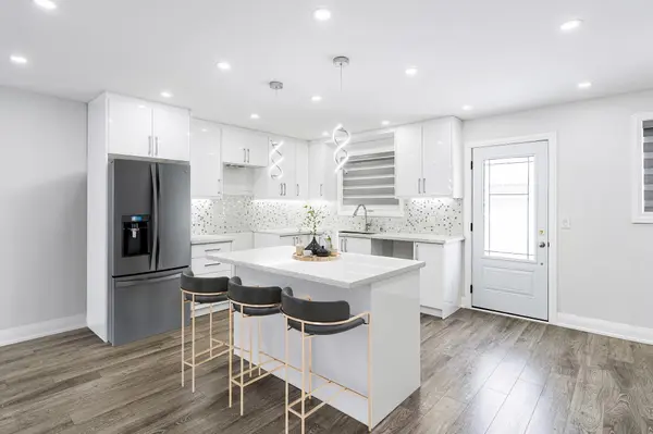 66 Peacock LN, Barrie, ON L4N 3R9