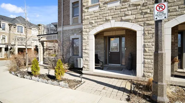 2435 Greenwich Dr DR #25, Oakville, ON L6M 0S4