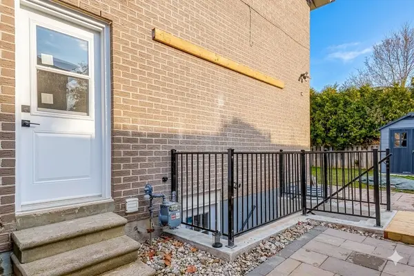 277 Mississaga ST #LOWER, Oakville, ON L6L 6J8