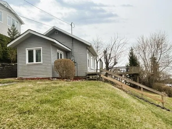 49225 Blair , R. R. 2 DR, Malahide, ON N5H 2R2