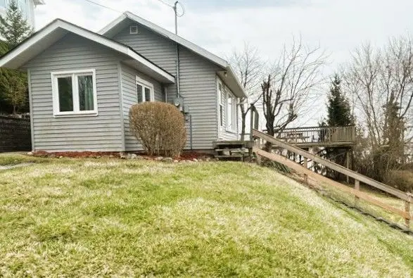 49225 Blair , R. R. 2 DR, Malahide, ON N5H 2R2