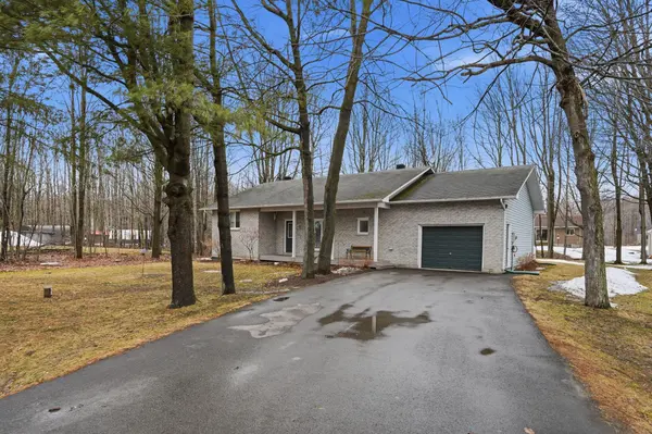 11 Jean Paul RD, The Nation, ON K0A 1M0