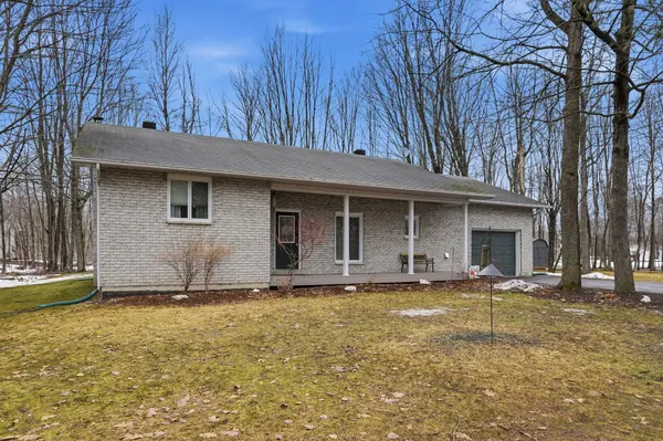 11 Jean Paul RD, The Nation, ON K0A 1M0