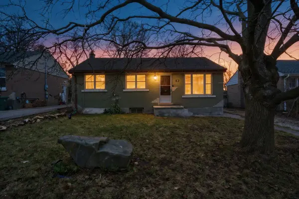 82 Glenview AVE, Cambridge, ON N1R 2W2