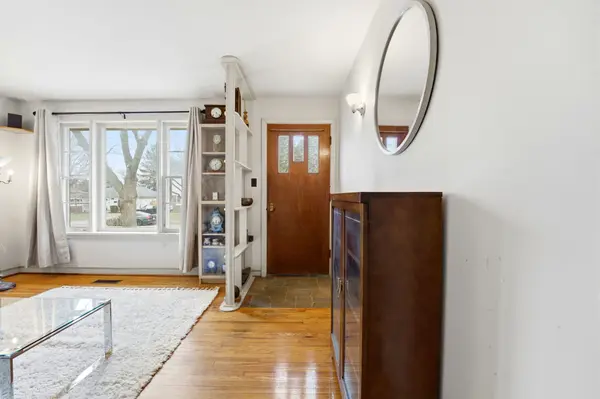 82 Glenview AVE, Cambridge, ON N1R 2W2