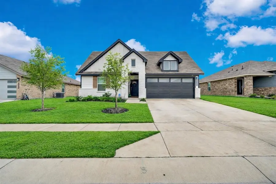 1520 Forest Park Drive, Alvarado, TX 76009