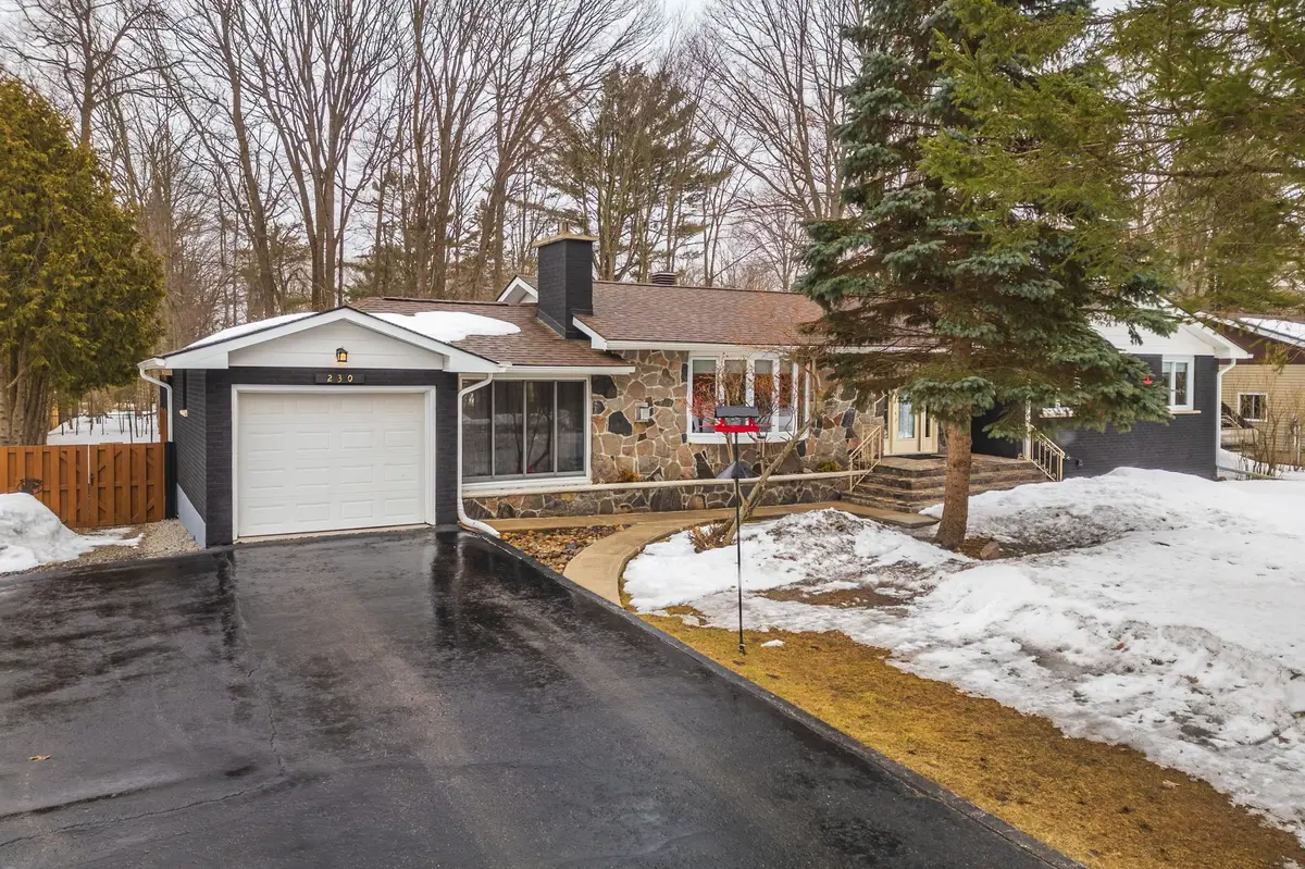 230 Alexander ST, Gravenhurst, ON P1P 1A6