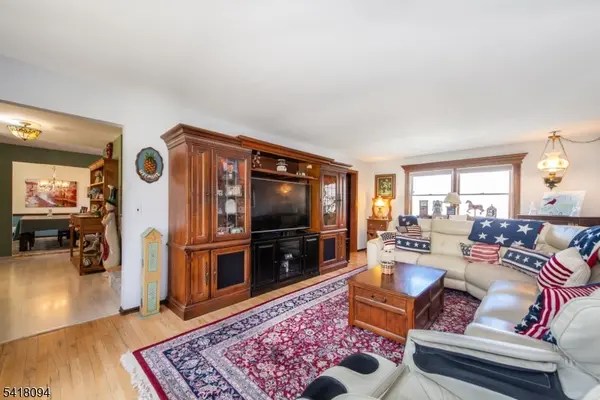 9 Mcatee Ln, Wanaque Boro, NJ 07465