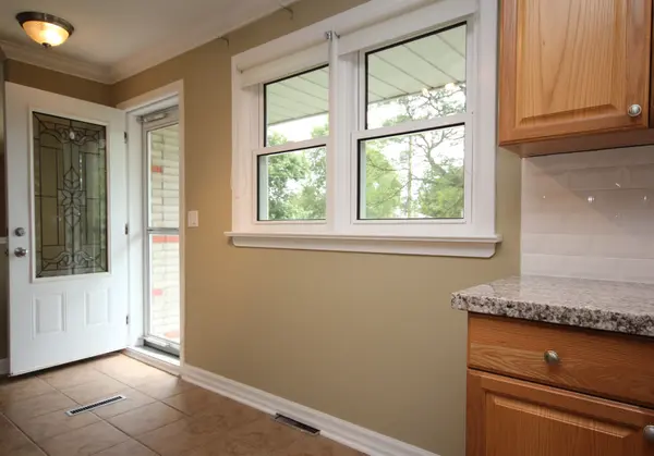 376 Humewood AVE #Main, Oshawa, ON L1G 2T5