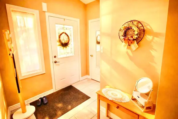 20 Veseli CT N, Bradford West Gwillimbury, ON L3Z 3C3