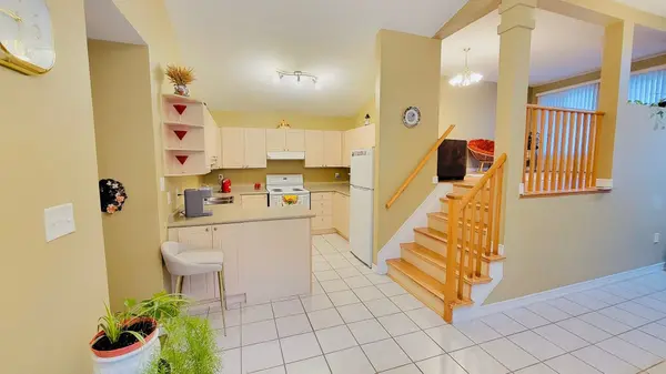 20 Veseli CT N, Bradford West Gwillimbury, ON L3Z 3C3