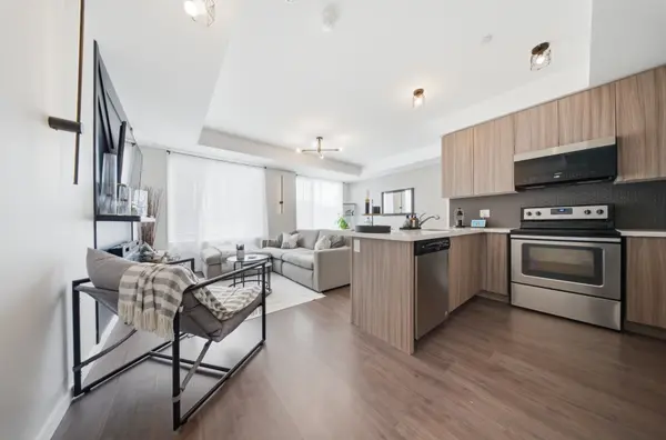 500 Alex Gardner CIR #104, Aurora, ON L4G 3G5