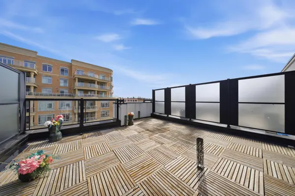 500 Alex Gardner CIR #104, Aurora, ON L4G 3G5