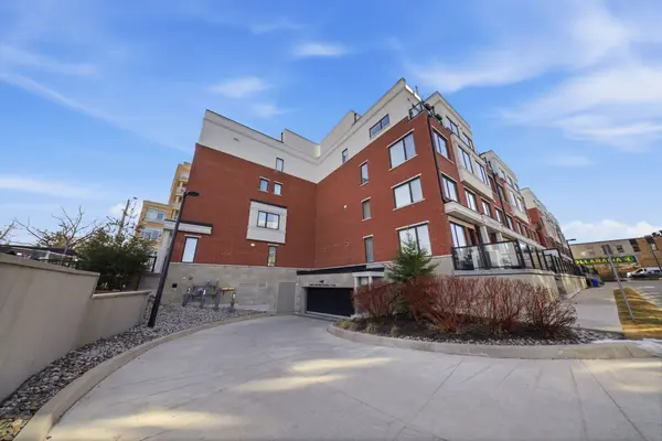 500 Alex Gardner CIR #104, Aurora, ON L4G 3G5