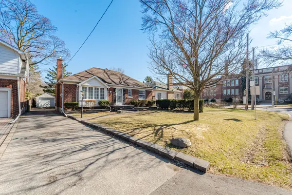 1 Loyalist RD, Toronto W08, ON M9A 3P2