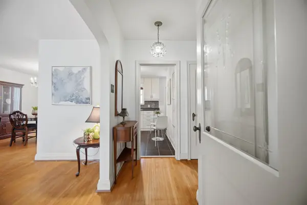 1 Loyalist RD, Toronto W08, ON M9A 3P2